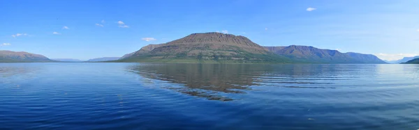 Panorama mountain lakes on the Putorana plateau. — Stock Photo, Image