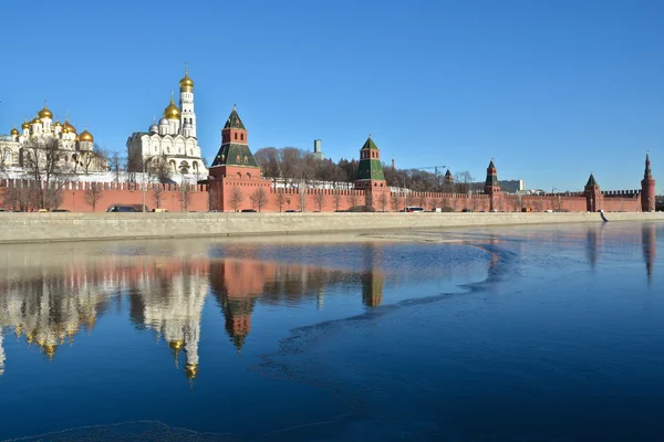 Московский Кремль и Москва . — стоковое фото