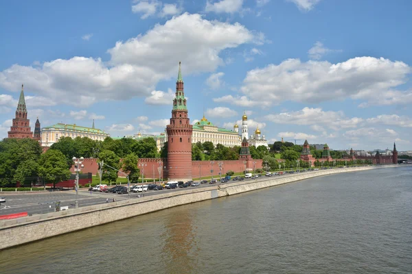 Kremlin Embankment em Moscou . — Fotografia de Stock