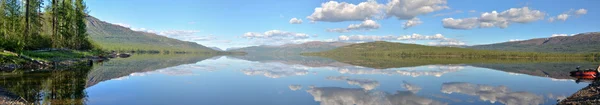 Panorama. Lago no planalto de Putorana . — Fotografia de Stock