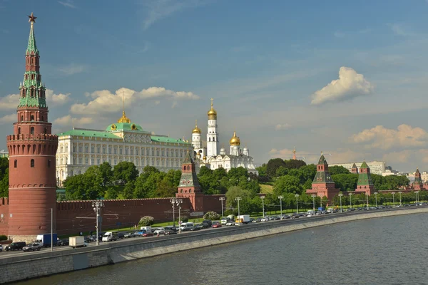 Кремль набережна річки Москви. — стокове фото