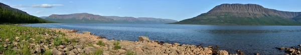 Lake panorama on the Putorana plateau. — Stock Photo, Image