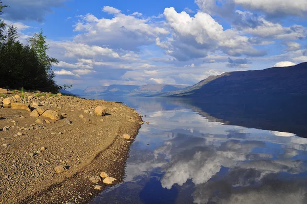 Psí jezero, plató Putorana. — Stock fotografie