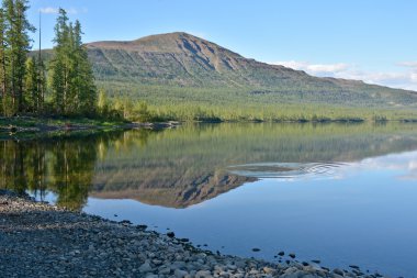 Putorana Yaylası dağ gölü. 