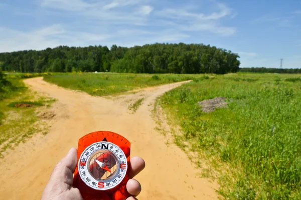 With the compass on a walk. — Stock Photo, Image
