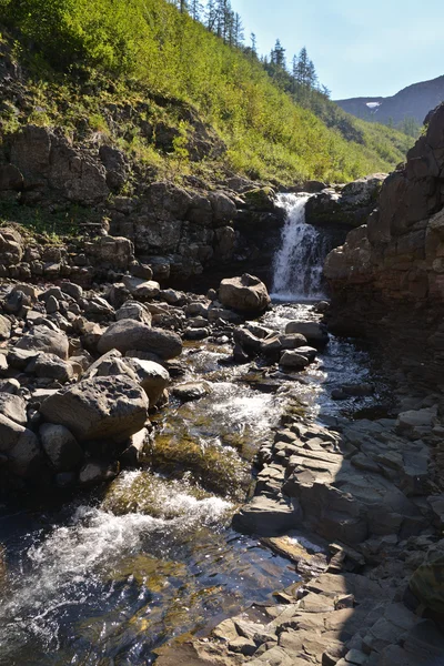 Waterfall on the Putorana plateau. — Stock Photo, Image