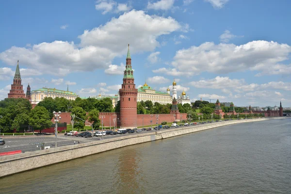 Kremlin Embankment em Moscou . — Fotografia de Stock