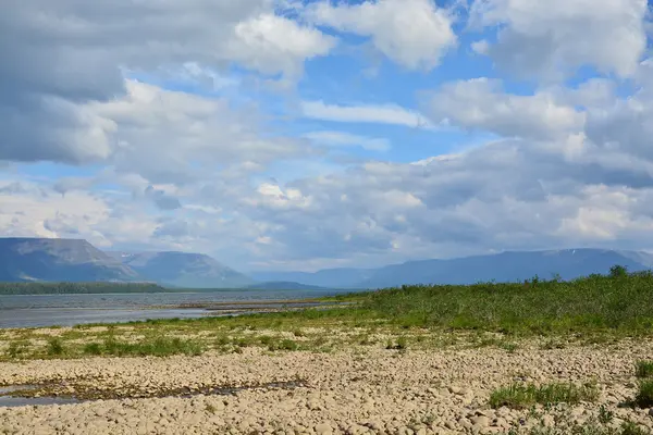 Paisaje de verano al norte del lago . —  Fotos de Stock