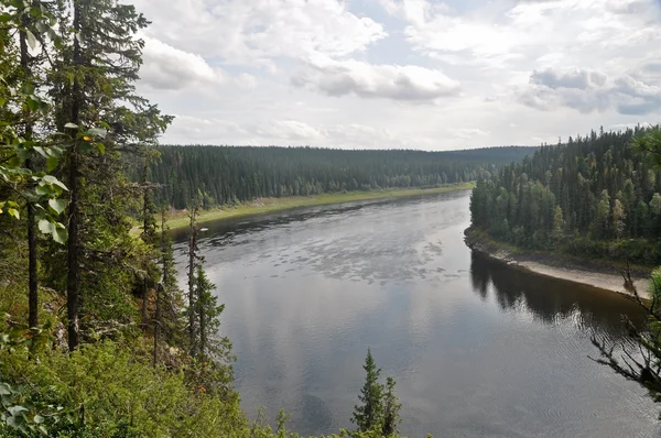 La vue sur la rivière Shchugor au sommet . — Photo