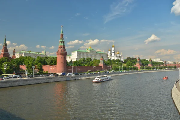 The Moscow Kremlin in the late spring. — Stock Photo, Image