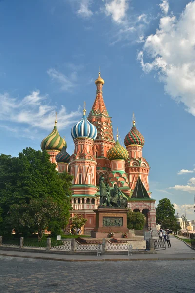 St. Basil's Cathedral on Red square in Moscow. — Stock Photo, Image