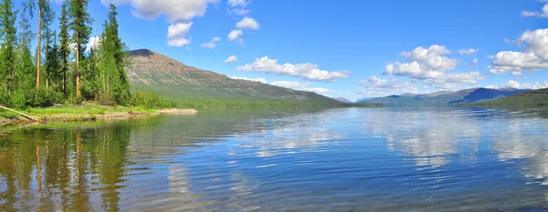 Панорамные горные озера на плато Путорана . — стоковое фото