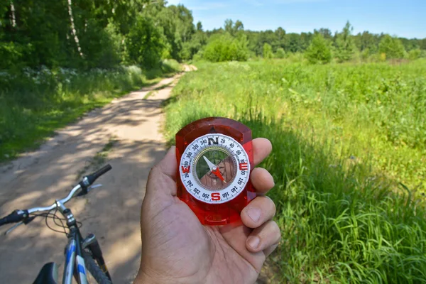 Magnetic compass in hand traveler. — Stock Photo, Image