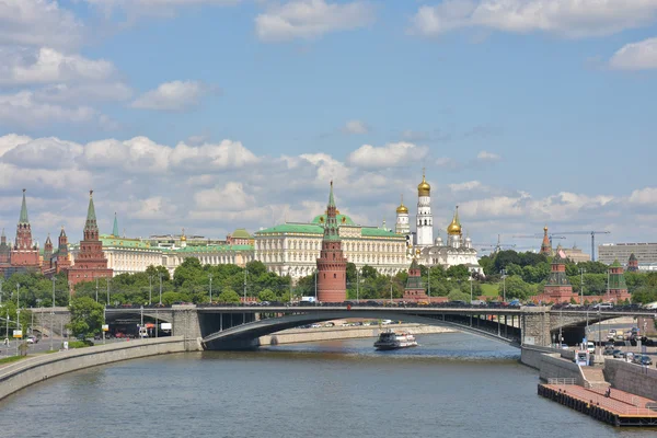 O aterro do Kremlin em Moscou . — Fotografia de Stock