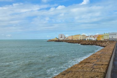 Cadiz sokaklarından. Atlantik kıyısındaki İspanyol şehri manzarası.