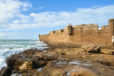 Cadiz 'de bir kale. Atlantik kıyısındaki İspanyol şehri manzarası.
