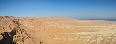 Ölü Deniz civarındaki Musevi Çölü 'nde. İsrail 'in doğusunda cansız çöl manzarası.