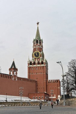 Kremlin 'in Spassky Kulesi. Moskova 'daki Kızıl Meydan' daki baskın bina..