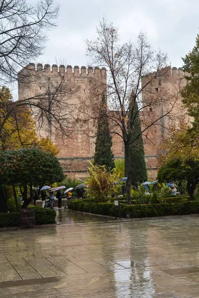 Granada 'da Alhambra. Granada 'da bir saray kompleksi, Endülüs' te bir İspanyol şehri..
