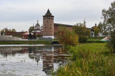 Kolomna 'da sonbahar. Moskova bölgesinin doğusunda antik bir Rus şehrinin tarihi bir parçası..