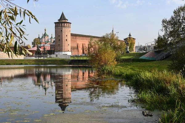 Kolomna 'da sonbahar. Moskova bölgesinin doğusunda antik bir Rus şehrinin tarihi bir parçası..