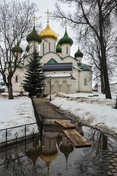 Православная Церковь Суздале Золотое Кольцо России Ранняя Весна — стоковое фото