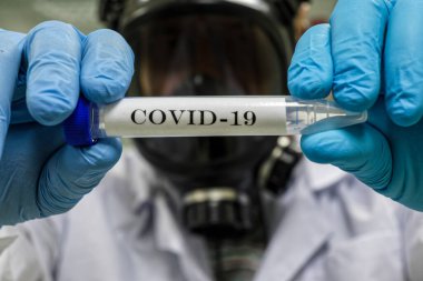 Coronavirus testi. Bir kan örneğinde COVID-19 için antikorların tespiti.