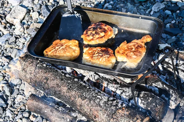 Pfannkuchen Über Dem Feuer Backen Backblech Mit Frischem Gebäck Zum — Stockfoto