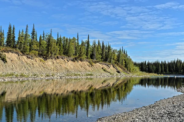 Paysage Fluvial Nordique Par Une Journée Ensoleillée Été Une Rivière — Photo