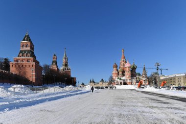 Kışın Kızıl Meydan. Moskova 'nın merkezinde bir kış günü kar ve güneş.