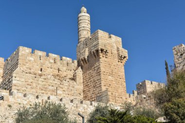 Eski Kudüs şehrinin batı duvarı. Muhteşem Süleyman 'ın 16. yüzyıldan kalma kale duvarı..