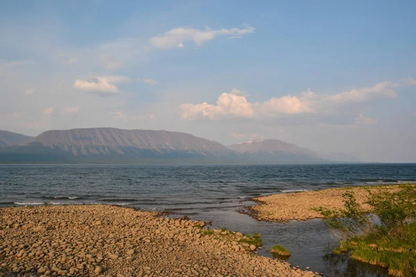 Μια Ορεινή Λίμνη Στο Οροπέδιο Putorana Υδάτινο Τοπίο Στην Περιοχή — Φωτογραφία Αρχείου