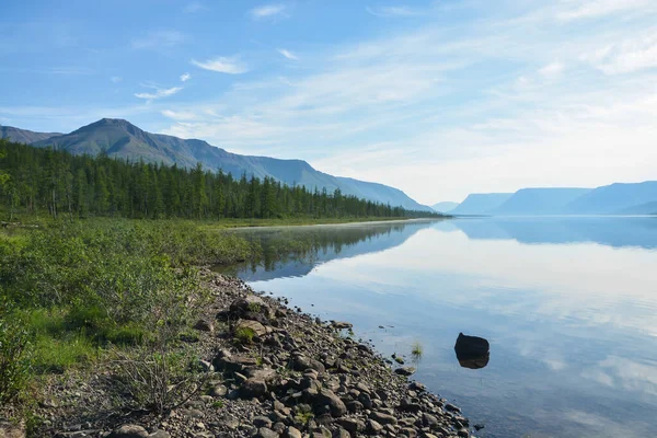 Lac Montagne Sur Plateau Putorana Paysage Aquatique Dans Région Tourisme — Photo