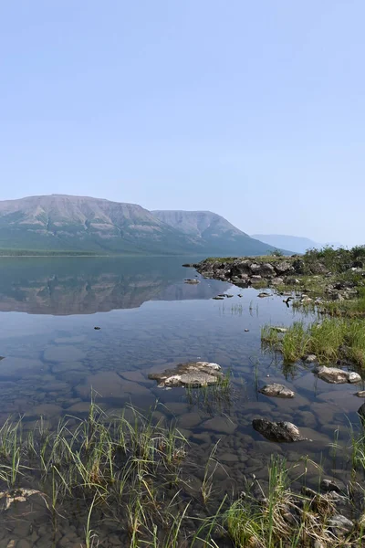 Putorana Plateau Mglista Mgła Nad Jeziorem Letni Krajobraz Jeziora Wschodniej — Zdjęcie stockowe