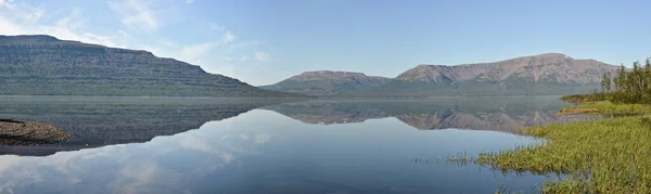 Οροπέδιο Putorana Ένα Πανόραμα Μιας Ορεινής Λίμνης Πανοραμικό Υδάτινο Τοπίο — Φωτογραφία Αρχείου