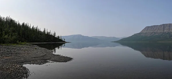 Плато Путорана Панорама Горного Озера Панорамный Водный Ландшафт Восточной Сибири — стоковое фото