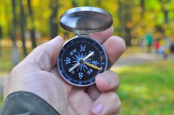 Kompas v ruce. — Stock fotografie