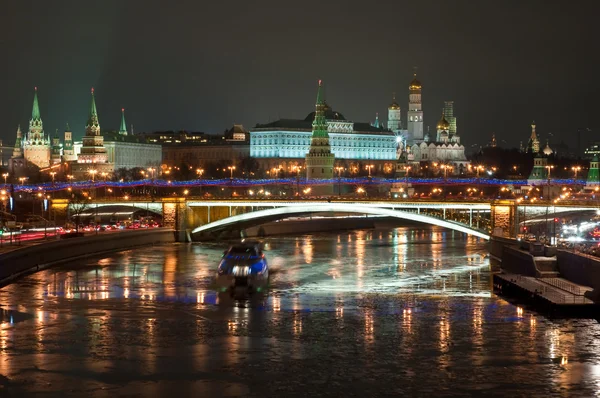 O moscow kremlin à noite. — Fotografia de Stock