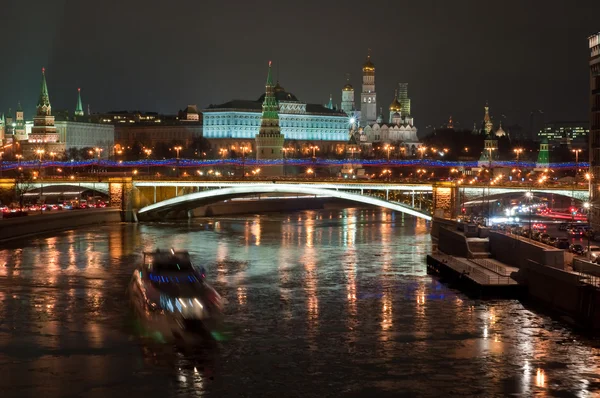 El kremlin de Moscú por la noche. — Foto de Stock