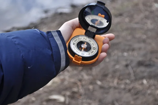 The compass in his hand. — Stock Photo, Image