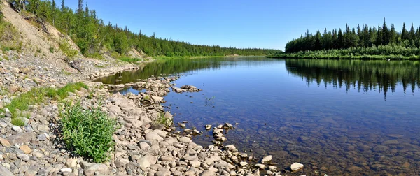 Panorama, dzikiej rzeki Ural. — Zdjęcie stockowe