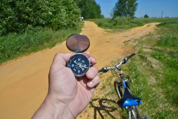 Com bússola e bicicleta garfo dianteiro . — Fotografia de Stock