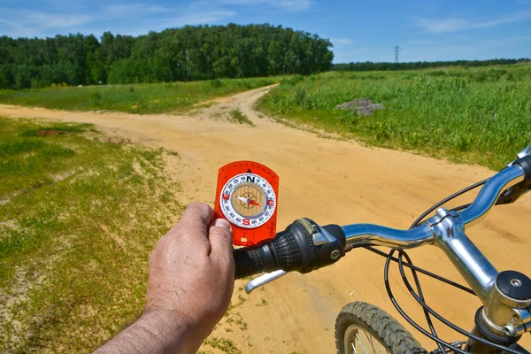 Com bússola e bicicleta garfo dianteiro . — Fotografia de Stock