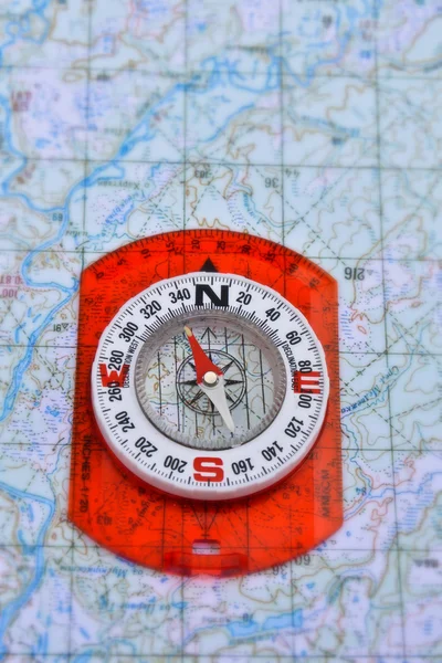 Navigace: kompas a mapa. — Stock fotografie