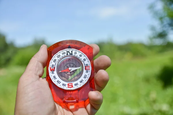 Compass in hand. — Stock Photo, Image