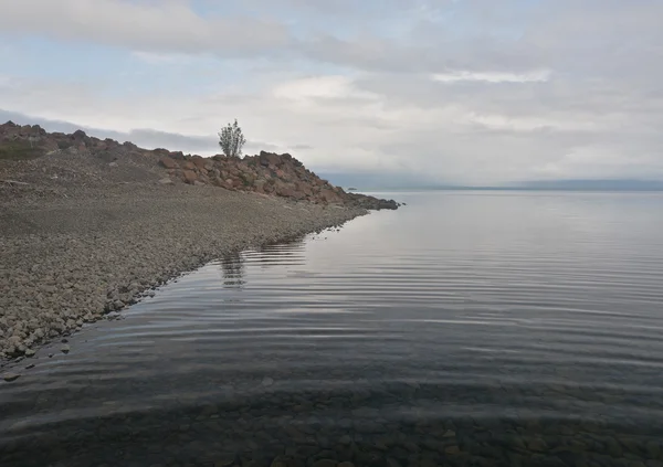 Rocky shore av den sjön Keta. — Stockfoto