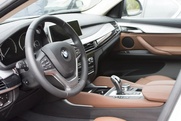 Deggendorf, Germany - 23. APRIL 2016: interior of a 2016 BMW x6 Series SUV during the luxury cars presentation in Deggendorf. — Stock Photo, Image