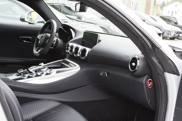 Deggendorf, Alemanha - 23. ABRIL 2016: interior de um Mercedes GT S 2016 durante a apresentação de carros de luxo em Deggendorf . — Fotografia de Stock