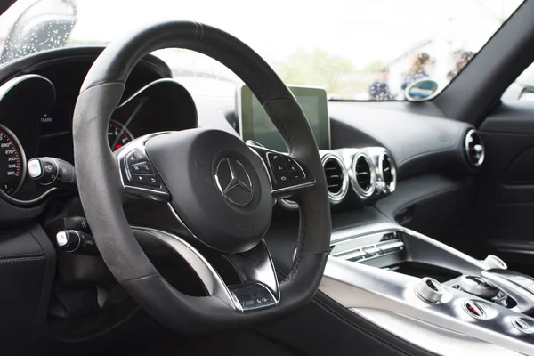 Deggendorf, Duitsland - 23. April 2016: interieur van een 2016 Mercedes Gt S tijdens de presentatie van luxe auto's in Deggendorf. — Stockfoto