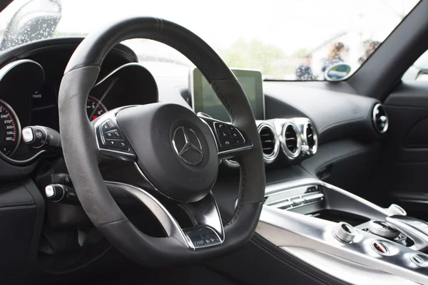 Deggendorf, Alemanha - 23. ABRIL 2016: interior de um Mercedes GT S 2016 durante a apresentação de carros de luxo em Deggendorf . — Fotografia de Stock